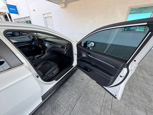 Used 2018 Toyota Camry SE FWD image 14