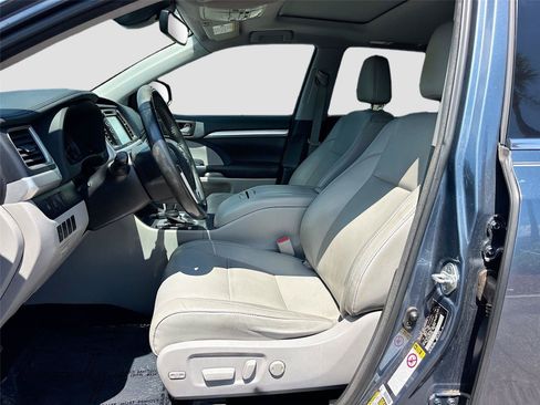 Used 2017 Toyota Highlander XLE FWD image 20