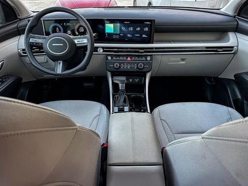 Used 2025 Hyundai Tucson SE image 27