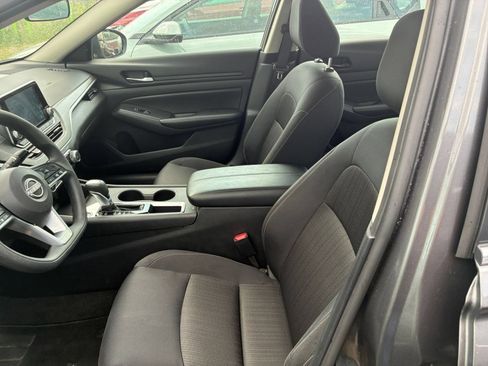 Used 2025 Nissan Altima 2.5 SV FWD image 21
