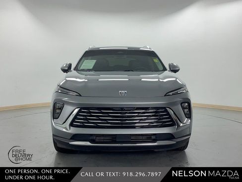 Used 2024 Buick Envision Preferred image 2