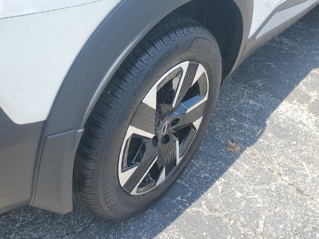 Certified 2025 Nissan Kicks SR AWD/4WD image 5