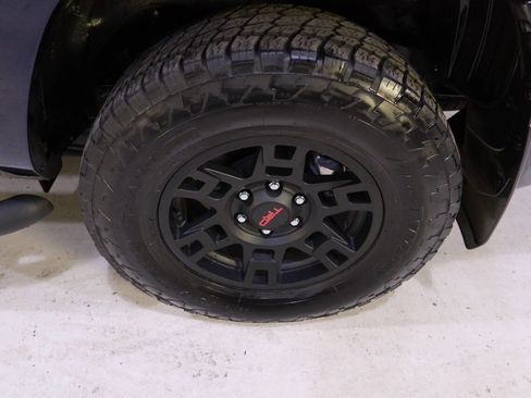 Used 2022 Toyota 4Runner SR5 Premium w/ Moonroof Package image 39