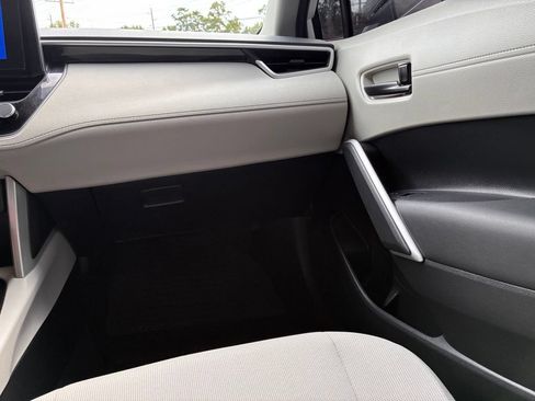 Used 2025 Toyota Corolla Cross L FWD image 40