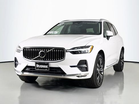 Certified 2023 Volvo XC60 B5 Plus AWD/4WD image 3
