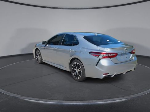 Used 2019 Toyota Camry SE FWD image 6
