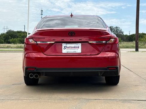 Used 2025 Toyota Camry SE FWD image 7