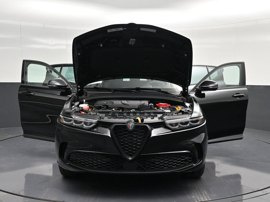 Used 2025 Alfa Romeo Tonale AWD/4WD image 41