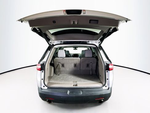 Used 2020 Chevrolet Traverse LT image 29