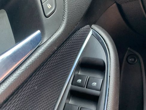 Used 2017 Chevrolet Cruze LS FWD image 21