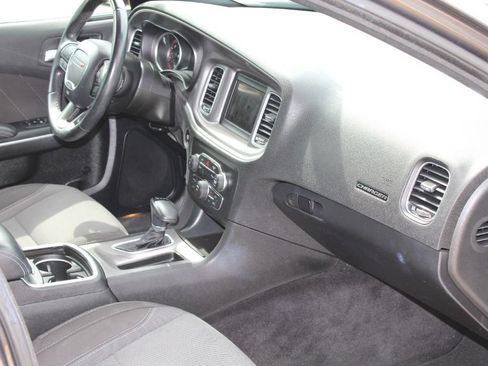 Used 2022 Dodge Charger SXT RWD image 17