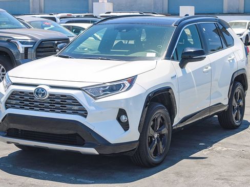 Used 2021 Toyota RAV4 XSE AWD/4WD image 3