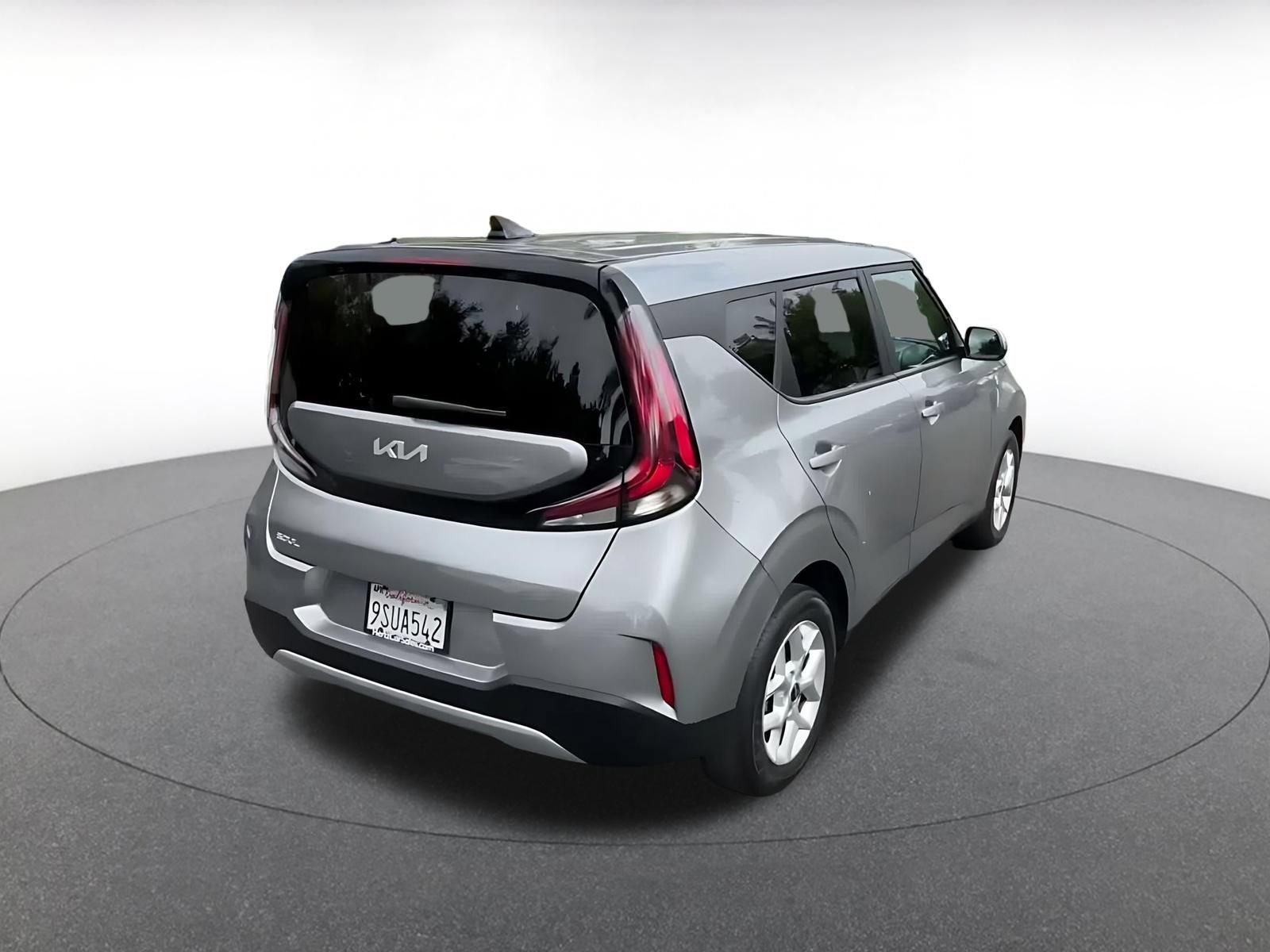 Used 2025 Kia Soul LX w/ LX Technology Package FWD image 13