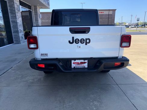 Used 2025 Jeep Gladiator Sport AWD/4WD image 8