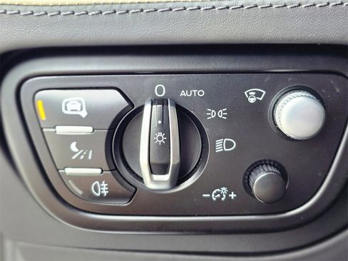 Used 2023 Bentley Bentayga Extended Wheelbase image 26