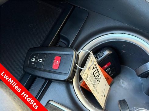 Used 2023 Toyota Camry LE image 31