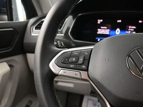 Used 2022 Volkswagen Tiguan SE image 17