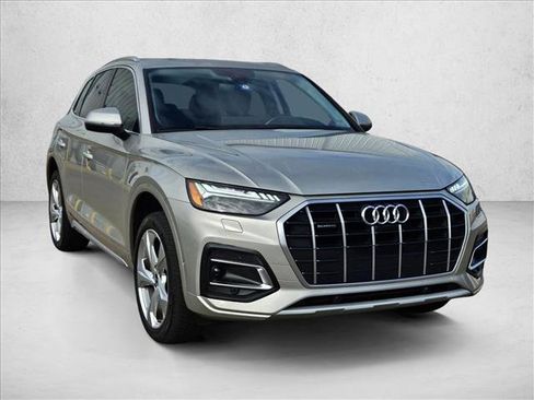 Used 2021 Audi Q5 Prestige w/ Prestige Package image 3