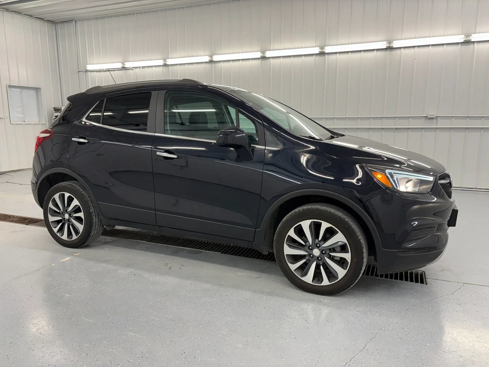 Used 2022 Buick Encore Preferred AWD/4WD image 1