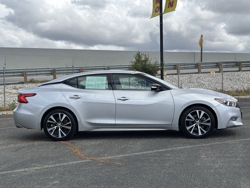 Used 2017 Nissan Maxima Platinum FWD image 2