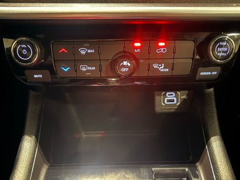 Used 2024 Jeep Compass Latitude image 24