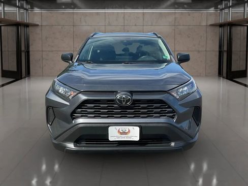 Used 2019 Toyota RAV4 LE image 7