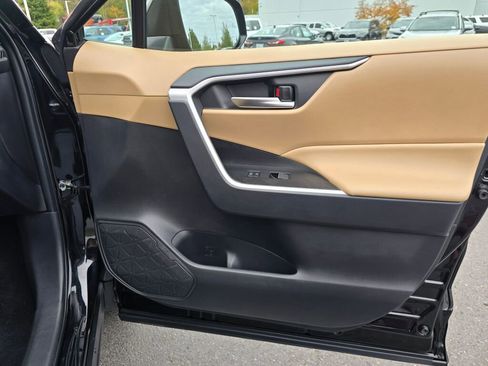 Certified 2025 Toyota RAV4 XLE Premium image 40