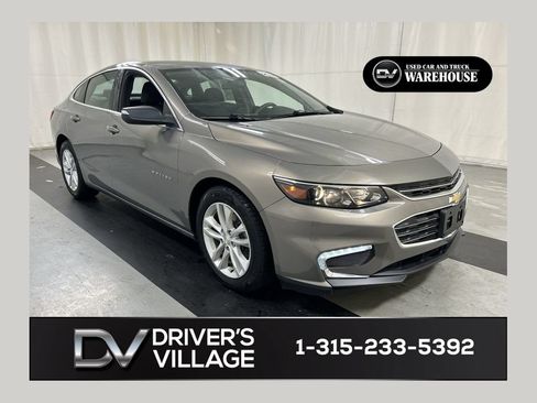 Used 2017 Chevrolet Malibu LT FWD image 1