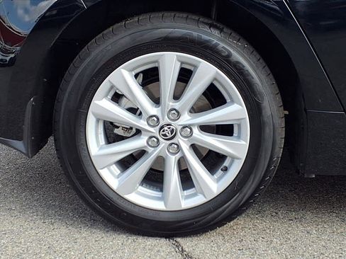 Used 2025 Toyota Corolla SE w/ SE Package image 7