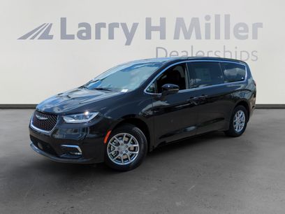 New 2025 Chrysler Pacifica Select