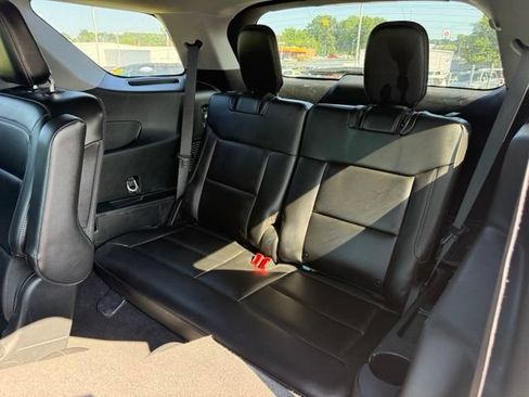Used 2024 Ford Explorer XLT w/ Equipment Group 202A AWD/4WD image 18