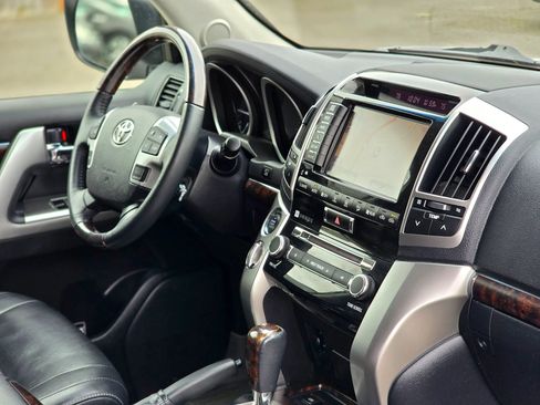 Used 2013 Toyota Land Cruiser AWD/4WD image 17