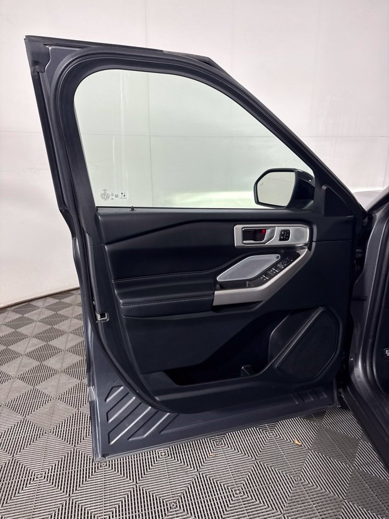 Used 2023 Ford Explorer Limited w/ Limited Technology Package AWD/4WD image 16