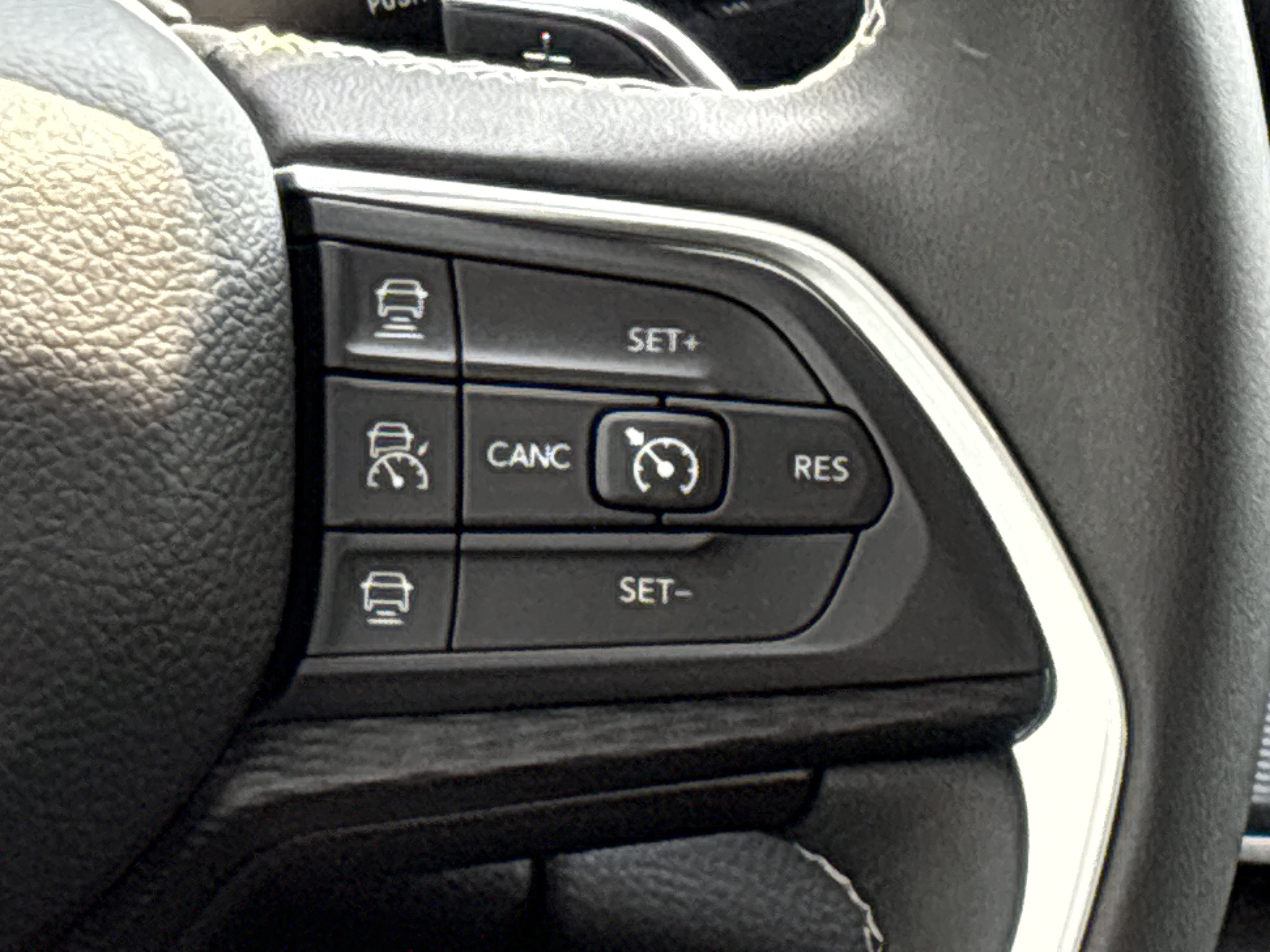 Used 2023 Jeep Grand Cherokee Laredo RWD image 23
