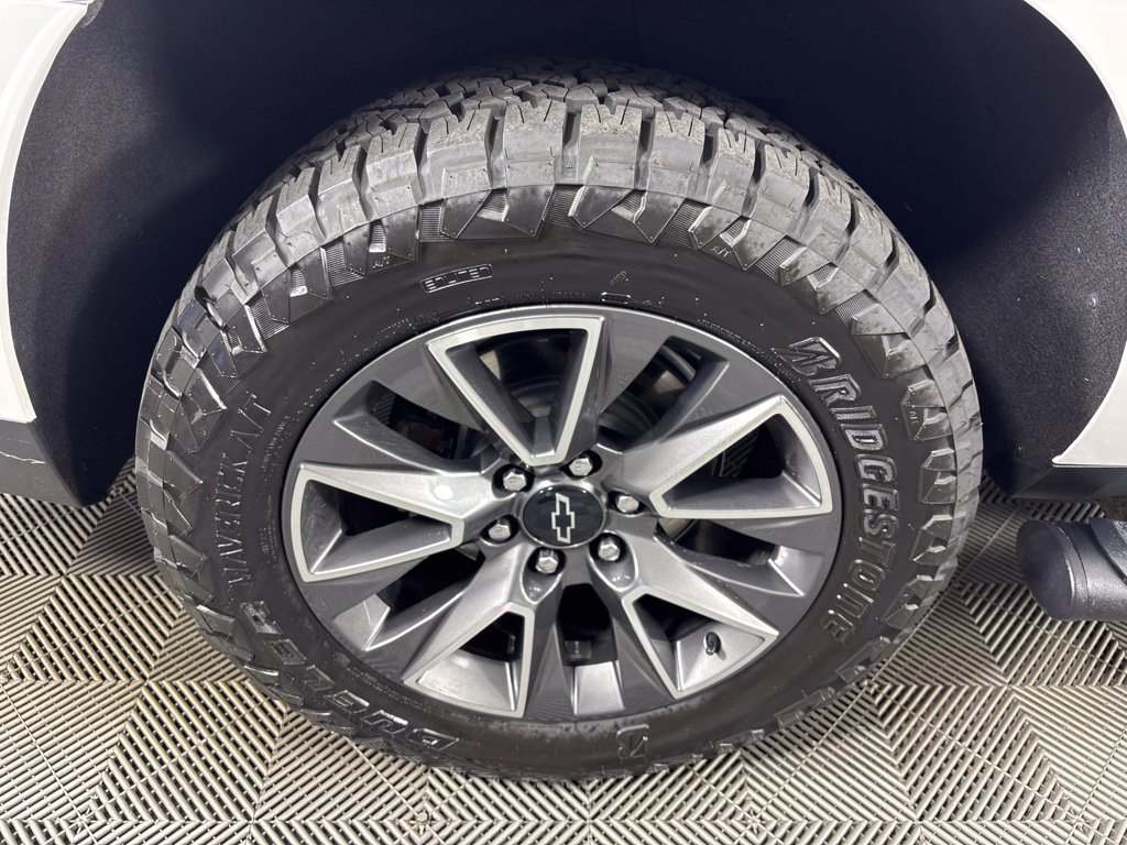 Certified 2024 Chevrolet Suburban Z71 w/ Off-Road Capability Package AWD/4WD image 5
