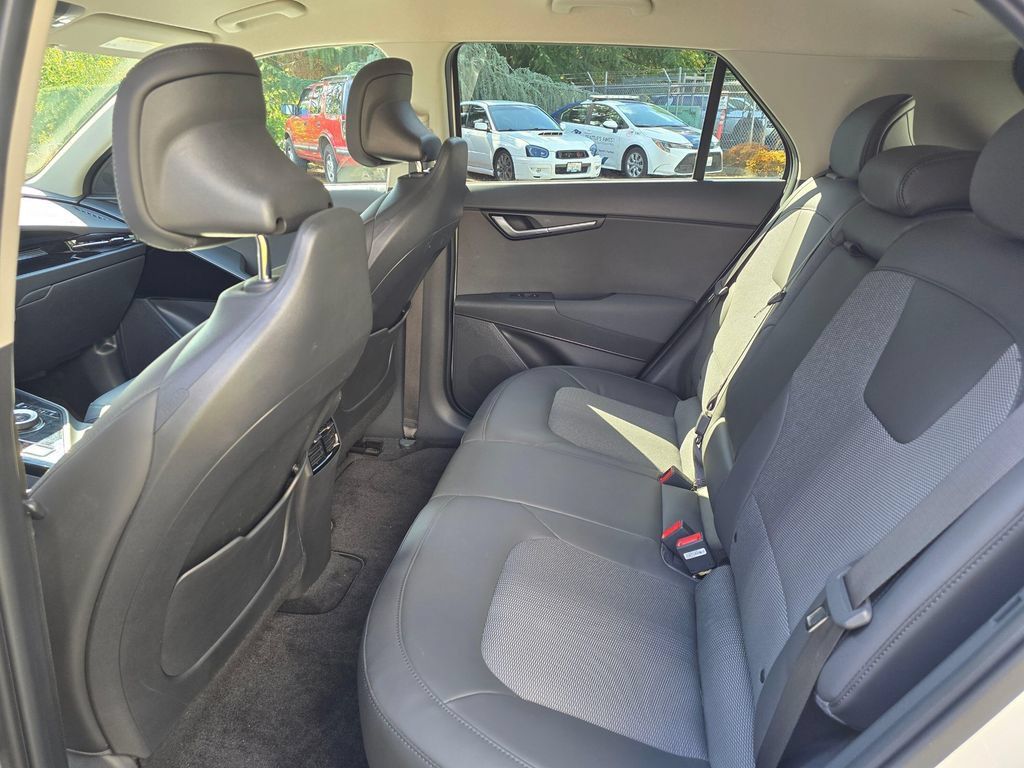Certified 2023 Kia Niro Wind w/ Wind Preserve Package FWD image 10