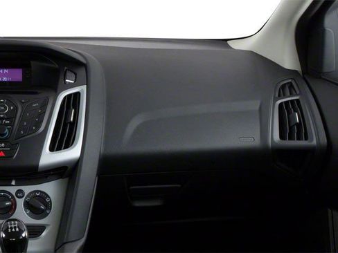 Used 2013 Ford Focus SE FWD image 16
