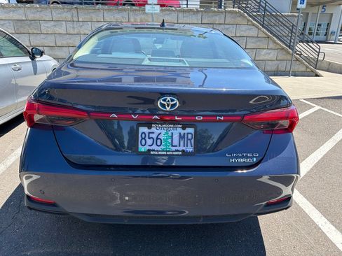 Used 2019 Toyota Avalon Limited w/ Advanced Safety Package FWD image 5