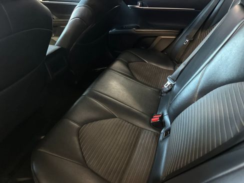 Used 2018 Toyota Camry SE w/ Moonroof Package FWD image 5