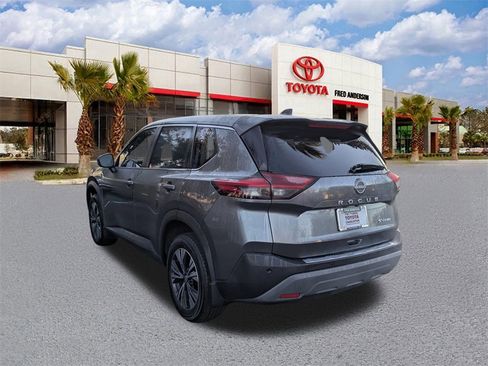 Used 2022 Nissan Rogue SV image 6