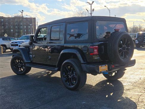 Used 2023 Jeep Wrangler Sahara image 16