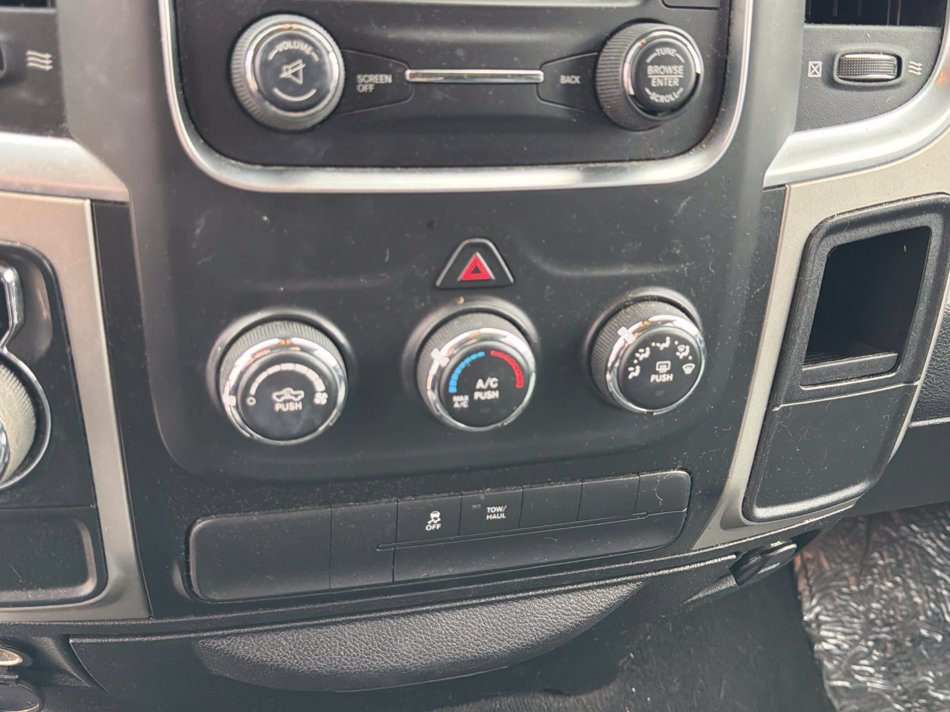 Used 2020 RAM 1500 Classic SLT RWD image 21
