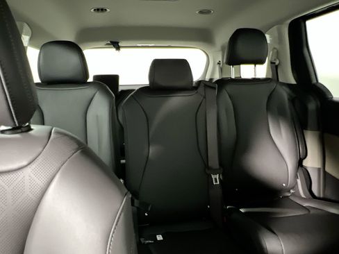 New 2026 Kia Carnival FWD image 35