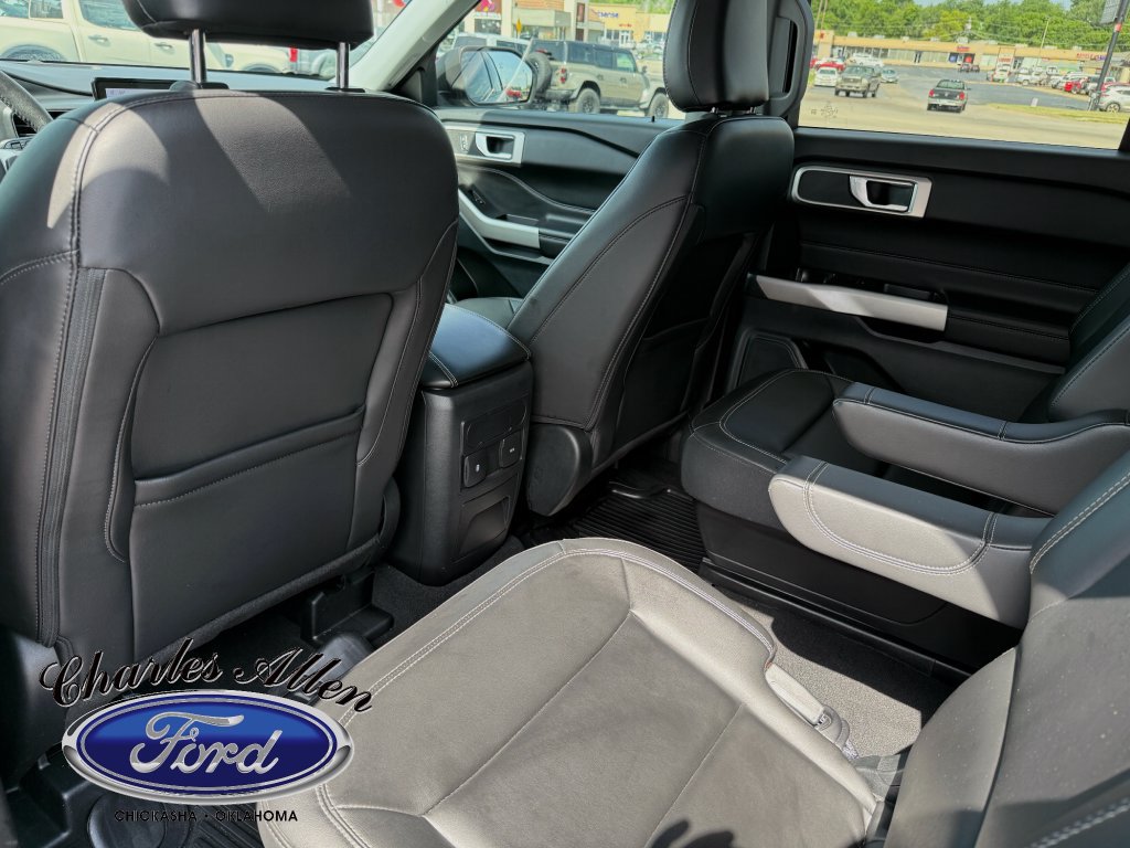 Used 2024 Ford Explorer XLT w/ Equipment Group 202A RWD image 14