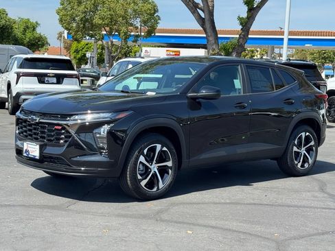 New 2026 Chevrolet Trax RS w/ Driver Confidence Package FWD image 3