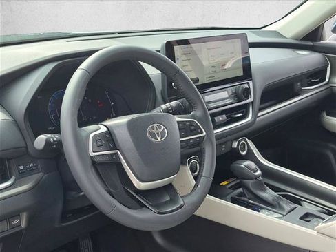 Used 2025 Toyota Grand Highlander FWD image 9