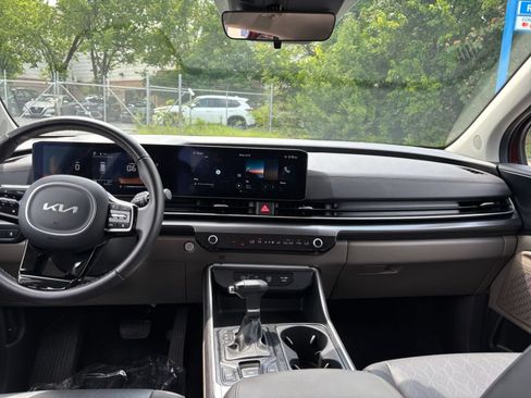 Used 2026 Kia Carnival FWD image 35