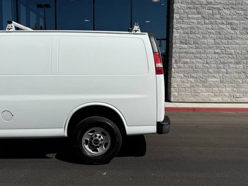 Used 2017 GMC Savana 2500 RWD image 10