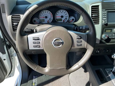 Used 2019 Nissan Frontier PRO-4X image 2