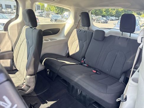 Used 2018 Chrysler Pacifica Touring Plus w/ Tire & Wheel Group image 27